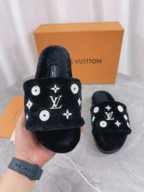 Picture of Louis Vuitton Slippers _SKULVsz35-413559.5cmmnf1001